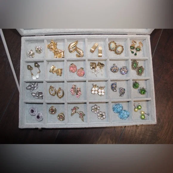 Vintage Jewelry Set - Picture 5 of 11